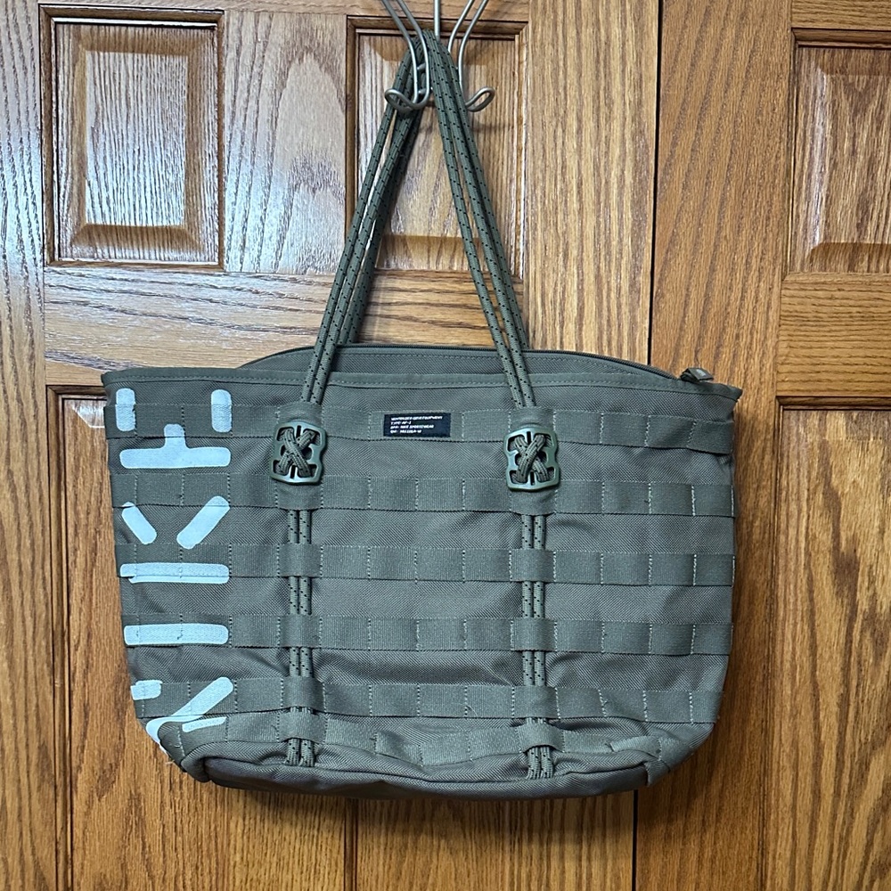 EUC❗️Nike Sportswear AF-1 Olive Laptop Tote Bag